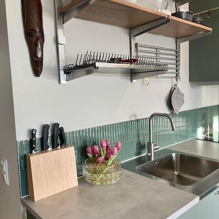 Newly Built Bright Apartment, Close To Everything If You Want To Visit Stockholm, You Will Find The Perfect Accommodation Here! Ferry Line 80 Makes It Very Convenient And Easy To Get To The City Center Nacka Εξωτερικό φωτογραφία
