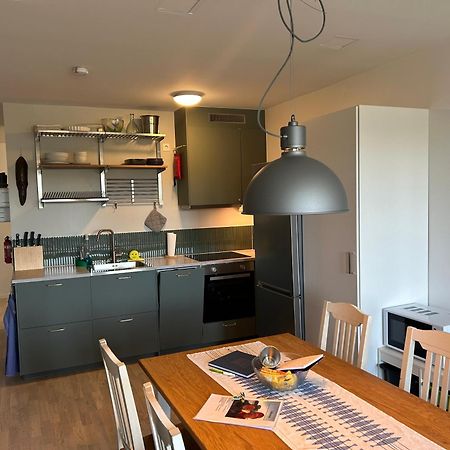 Newly Built Bright Apartment, Close To Everything If You Want To Visit Stockholm, You Will Find The Perfect Accommodation Here! Ferry Line 80 Makes It Very Convenient And Easy To Get To The City Center Nacka Εξωτερικό φωτογραφία