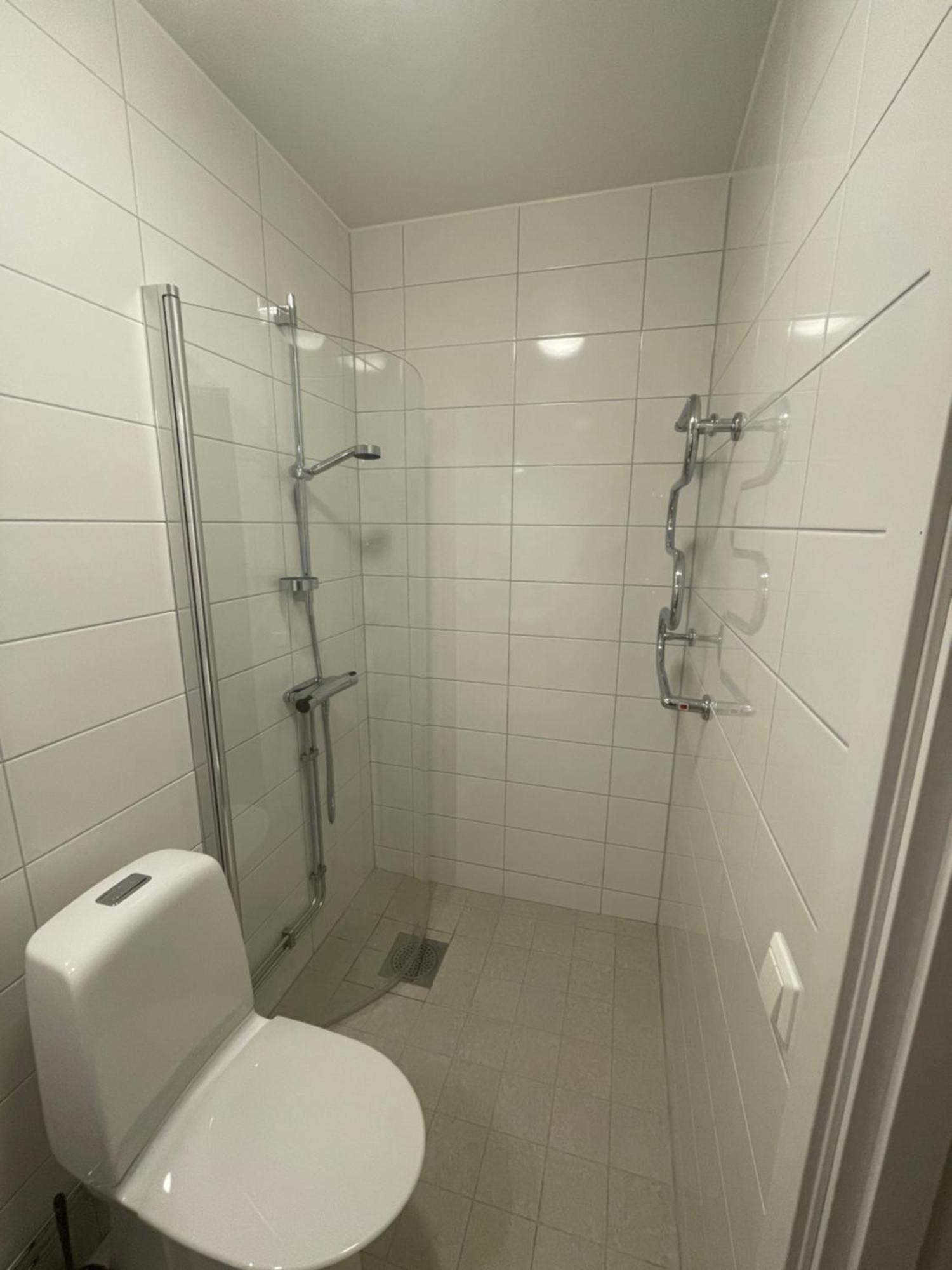 Newly Built Bright Apartment, Close To Everything If You Want To Visit Stockholm, You Will Find The Perfect Accommodation Here! Ferry Line 80 Makes It Very Convenient And Easy To Get To The City Center Nacka Εξωτερικό φωτογραφία