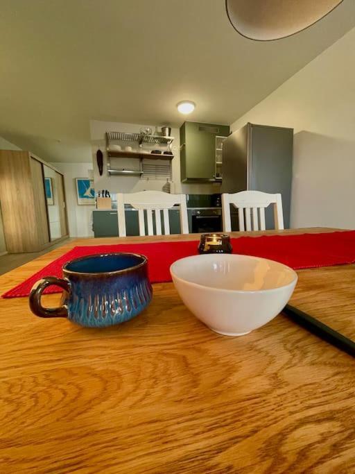 Newly Built Bright Apartment, Close To Everything If You Want To Visit Stockholm, You Will Find The Perfect Accommodation Here! Ferry Line 80 Makes It Very Convenient And Easy To Get To The City Center Nacka Εξωτερικό φωτογραφία
