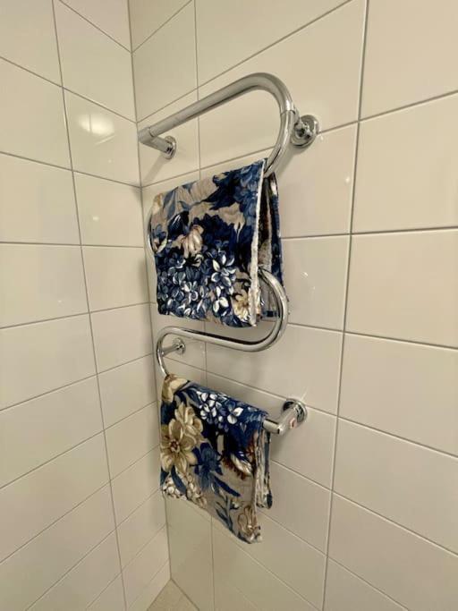 Newly Built Bright Apartment, Close To Everything If You Want To Visit Stockholm, You Will Find The Perfect Accommodation Here! Ferry Line 80 Makes It Very Convenient And Easy To Get To The City Center Nacka Εξωτερικό φωτογραφία