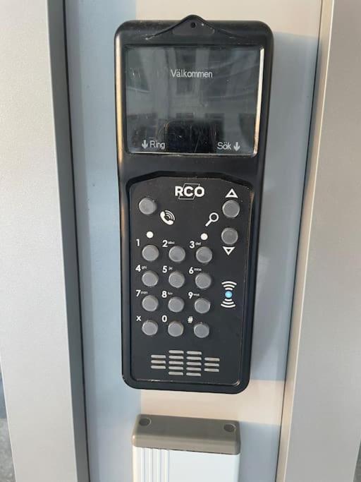 Newly Built Bright Apartment, Close To Everything If You Want To Visit Stockholm, You Will Find The Perfect Accommodation Here! Ferry Line 80 Makes It Very Convenient And Easy To Get To The City Center Nacka Εξωτερικό φωτογραφία
