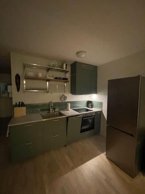 Newly Built Bright Apartment, Close To Everything If You Want To Visit Stockholm, You Will Find The Perfect Accommodation Here! Ferry Line 80 Makes It Very Convenient And Easy To Get To The City Center Nacka Εξωτερικό φωτογραφία