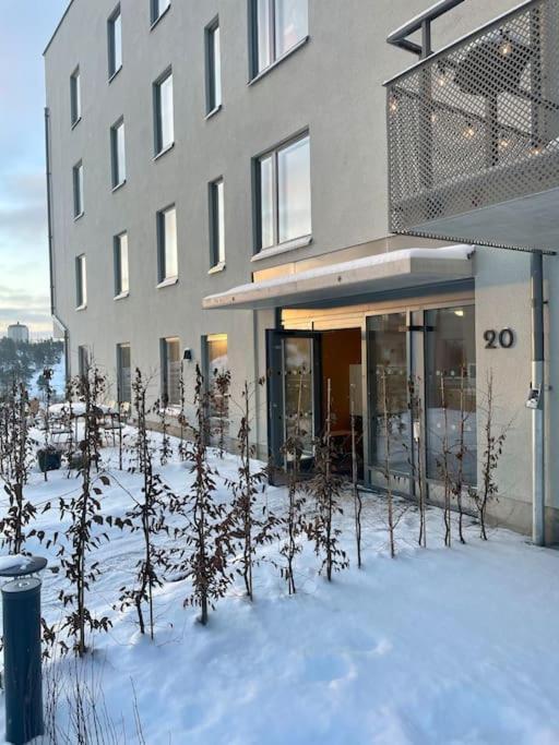 Newly Built Bright Apartment, Close To Everything If You Want To Visit Stockholm, You Will Find The Perfect Accommodation Here! Ferry Line 80 Makes It Very Convenient And Easy To Get To The City Center Nacka Εξωτερικό φωτογραφία