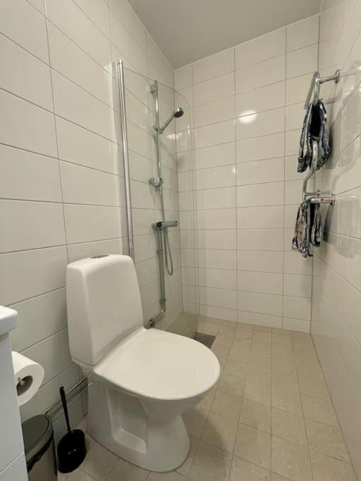 Newly Built Bright Apartment, Close To Everything If You Want To Visit Stockholm, You Will Find The Perfect Accommodation Here! Ferry Line 80 Makes It Very Convenient And Easy To Get To The City Center Nacka Εξωτερικό φωτογραφία
